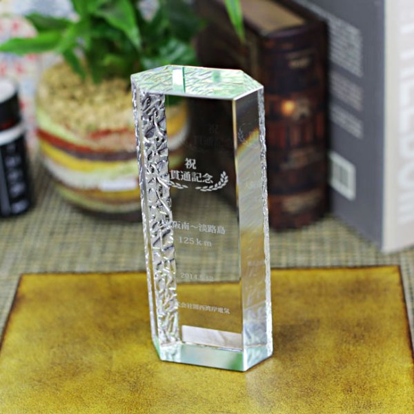 画像2: クリスタルトロフィー　CR-20　（レインボー加工）　/  【サンドブラスト彫刻】または【ＵＶ印刷】 (2)