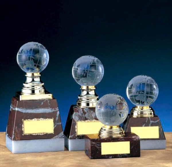 画像2: クリスタル製　地球儀トロフィー　B-4091 【40%OFF】【文字代無料】 (2)